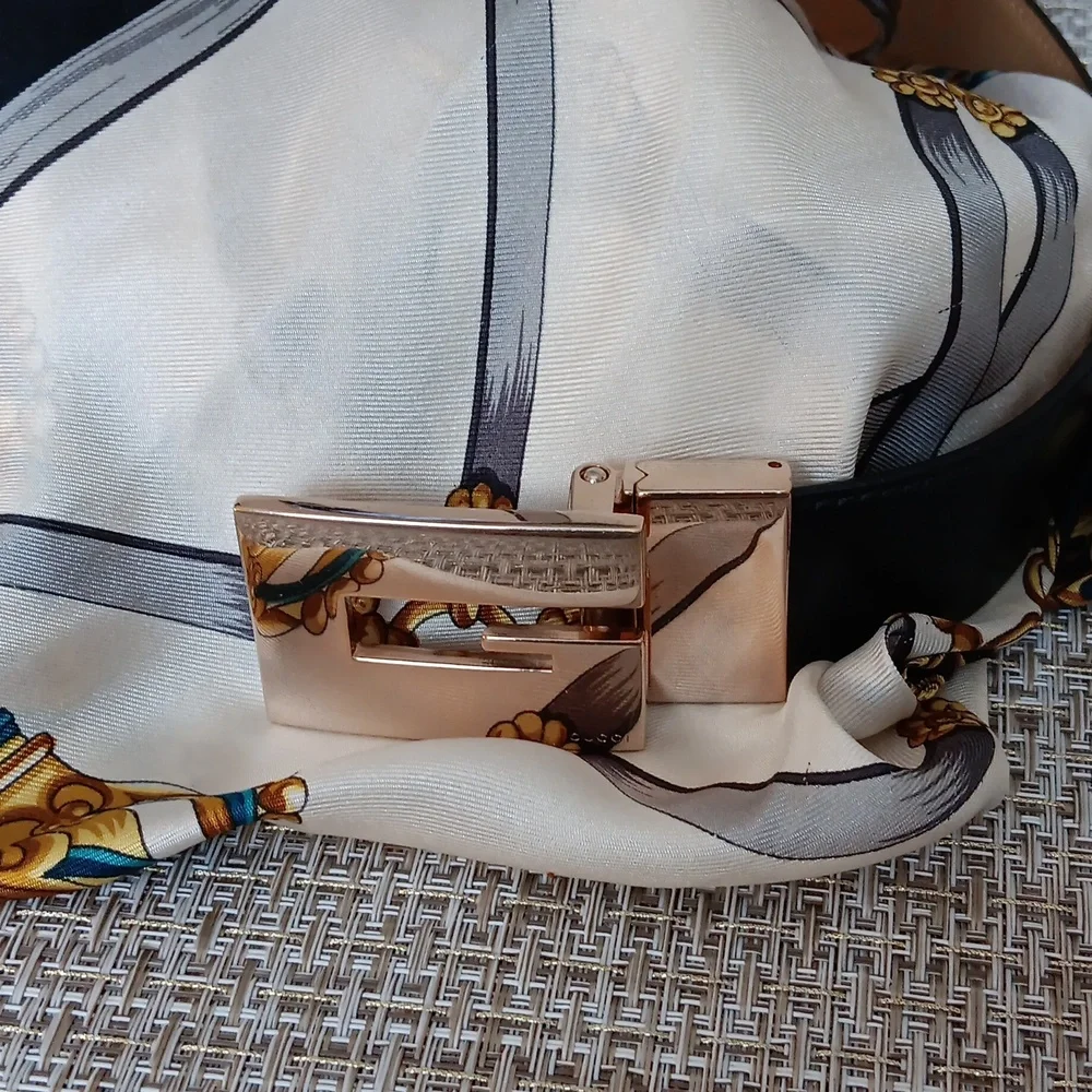 Gucci LuxuryVintage Reversible Elegant Black Leather /CamelBelt with Gold G. - Picture 3 of 9